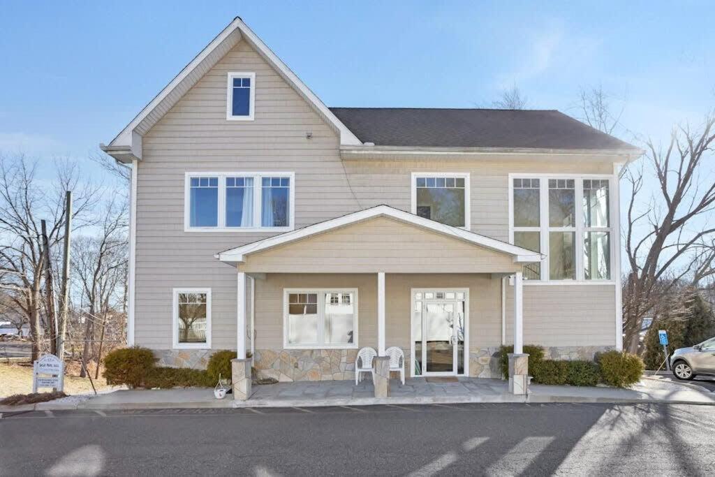Cozy 1 Bedroom Apt Kitchen Central Danbury Exterior photo